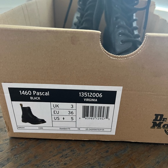 Dr Martens/ black/ women’s size 5 - Picture 4 of 5
